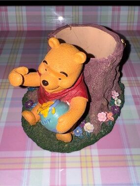 Disney Winnie the Pooh Figurine pencil/tool Holder in Yellow and Red